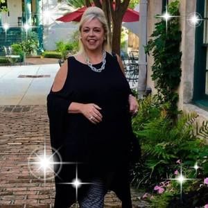 Meet your Posher, Cynthia